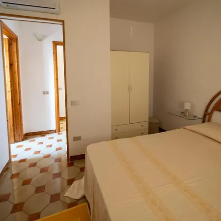 B&B Da Laura San Teodoro-3